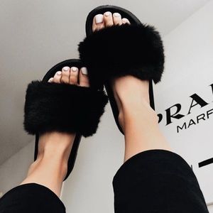 Faux Fur Black Slides